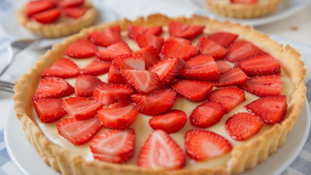 torta de morango simples gelada