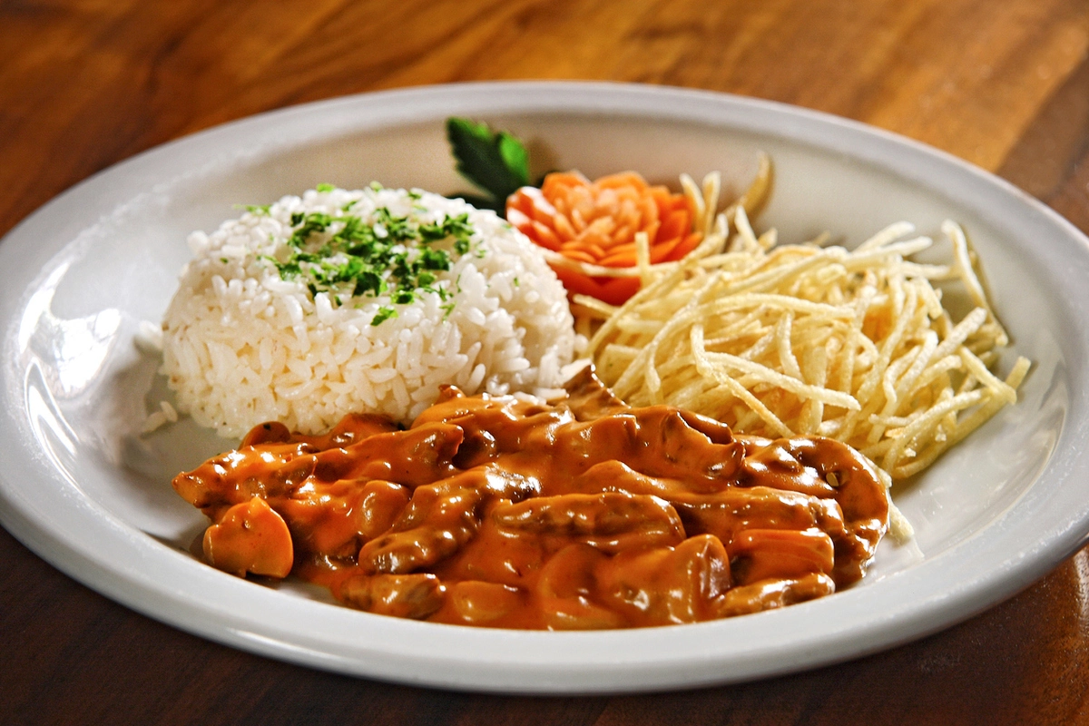Receita de strogonoff de carne com cogumelos