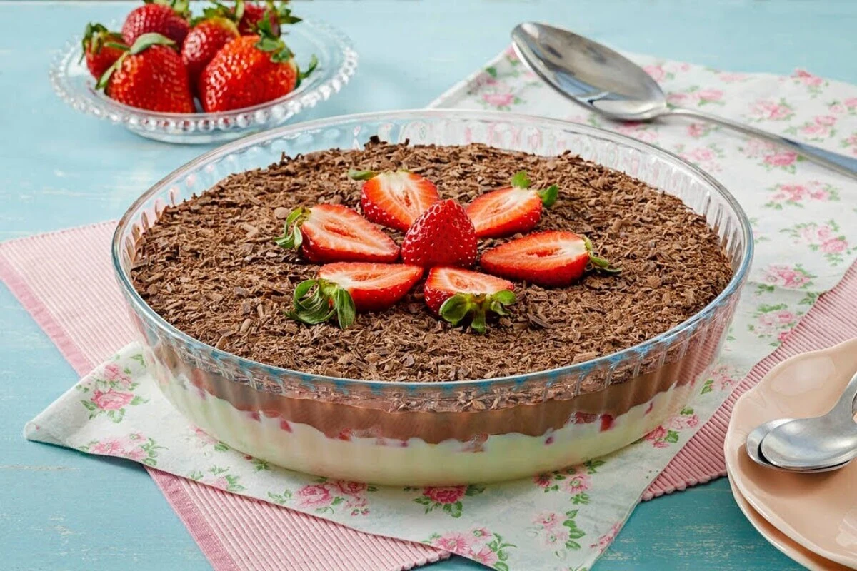 doce simples de travessa com morango