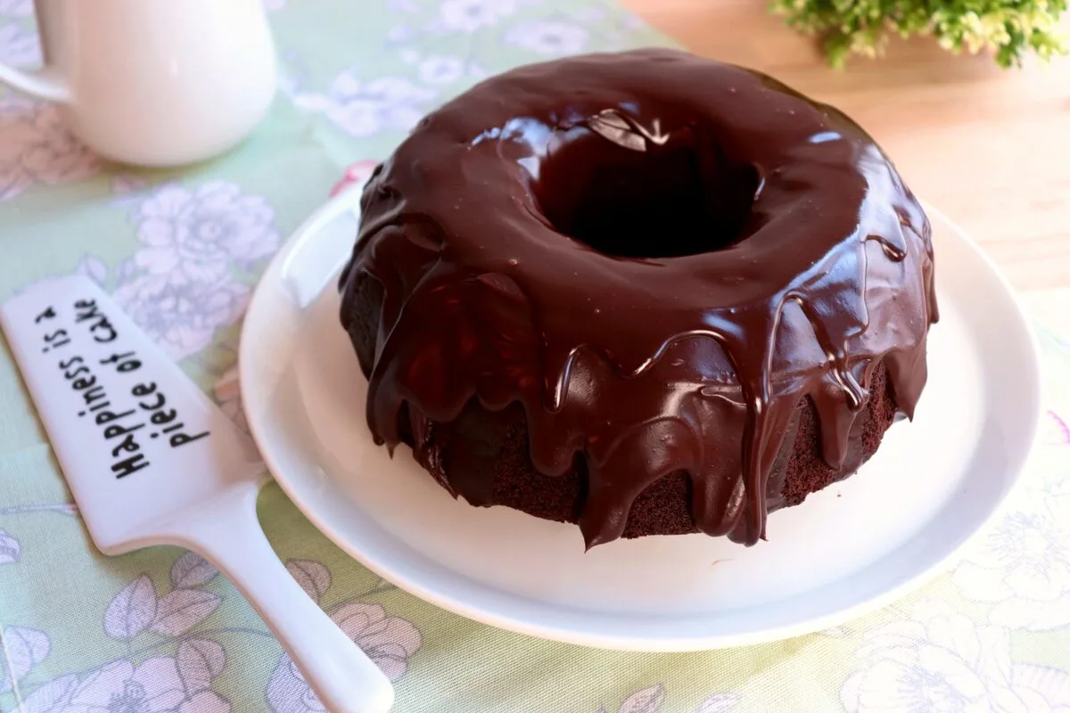 Receita de Bolo de chocolate com cobertura de ganache de chocolate