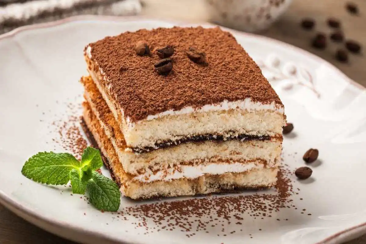 Receita de Tiramisu clássico italiano com cacau em pó e café expresso