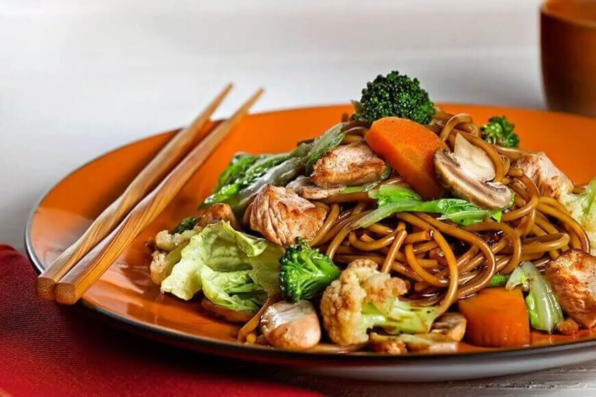 Receita de Yakisoba da culinária Japonesa