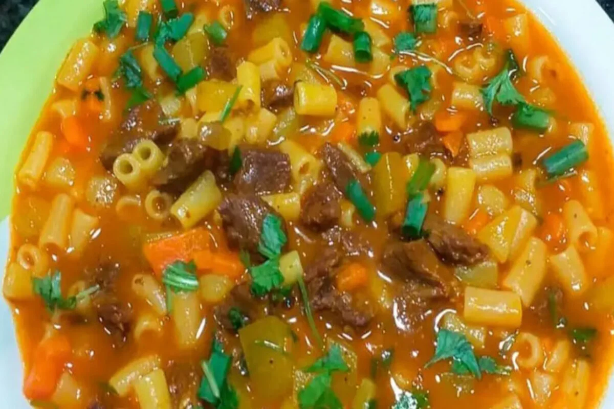 Receita de sopa de carne com macarrão