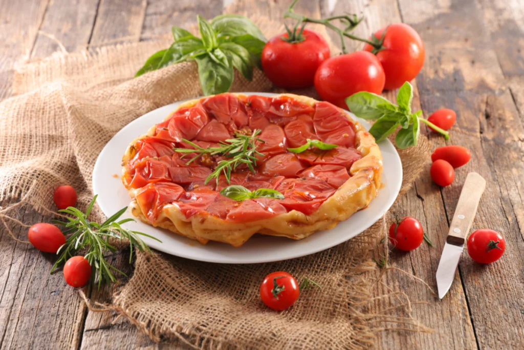 Receita de Tarte Tatin de tomate cereja e queijo de cabra